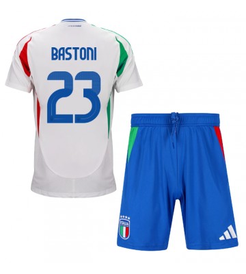 Italien Alessandro Bastoni #23 Borta Kläder Barn EM 2024 Kortärmad (+ Korta byxor)